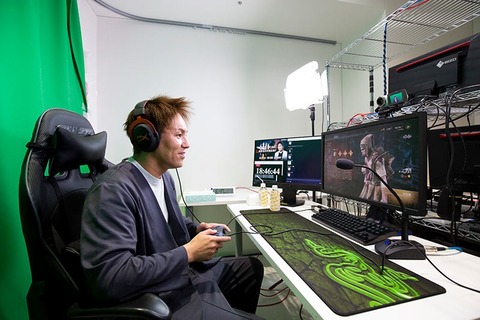 ゲーム実況者・狩野英孝さん、相撲観戦でTVに映り込むも激しくうざいと話題