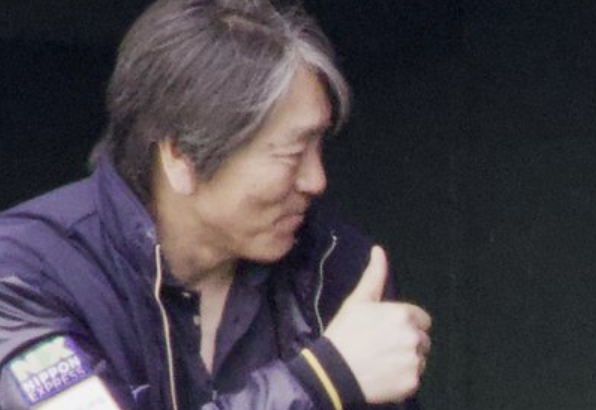 松井秀喜、めちゃくちゃ佐藤輝明を気に入ってる様子【画像あり】