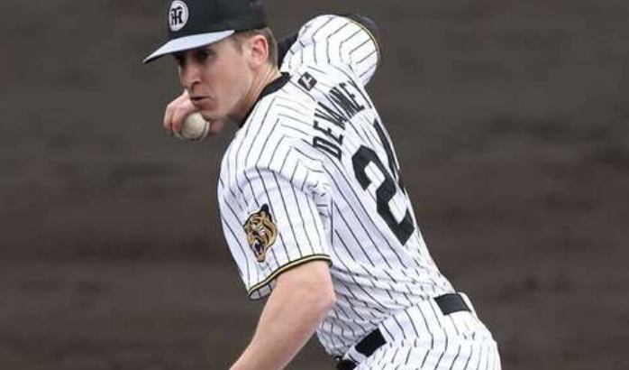 ディベイニー、紅白戦でトンネル2つ