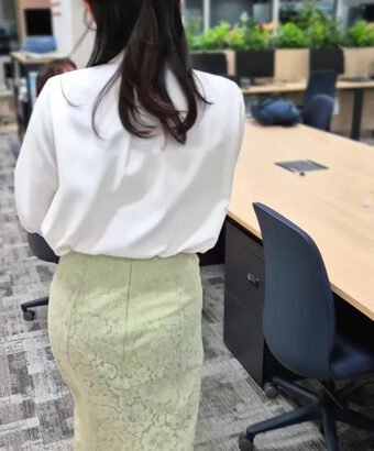 石渡花菜アナ　お尻が透けてしまう！！【GIF動画あり】