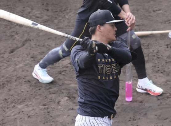 ファン『前川、相変わらず肩弱すぎて草』