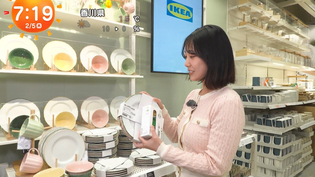 高崎春アナ　ニットのボタンの隙間からインナーチラ見え！！