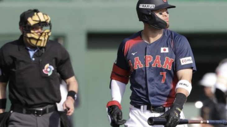 佐藤輝明、クロックを見ずに打席に入った結果ピッチクロック違反を取られていた