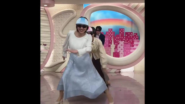 河出奈都美アナ　チームパシュートの動きをして肩紐がはみ出す！！【GIF動画あり】