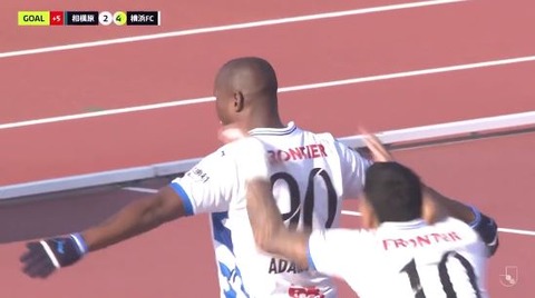 「後半だけで4得点❕」横浜FC 前半2点のビハインドも逆転！FWアダイウトンの2ゴールなど4得点‼神奈川ダービーで相模原に2-4で勝利