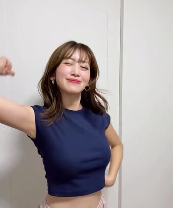 中川安奈アナ　へそ出し、腰振り、巨乳を揺らす！！【GIF動画あり】