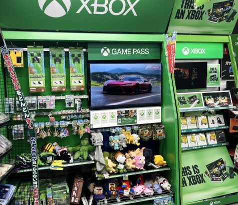 【悲報】ヨドバシカメラ秋葉原店のXboxコーナーでは、Xbox本体が棚から撤去。かわりにぬいぐるみが