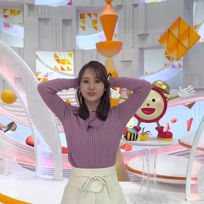 井上清華アナ　セクシーニットのエクササイズ！！【GIF動画あり】