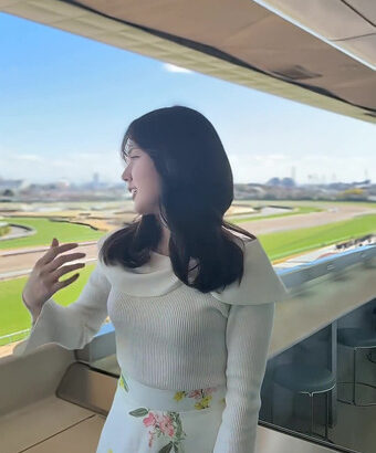 冨田有紀アナ　ニットで胸元くっきり競馬告知！！【GIF動画あり】