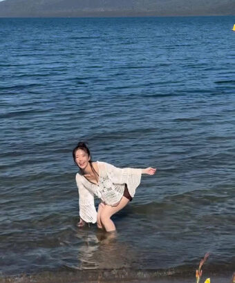 刈川くるみアナ　前かがみで巨乳の谷間！！【GIF動画あり】