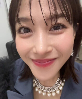 鷲見玲奈アナ　谷間を見せつける！！【GIF動画あり】