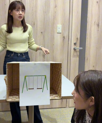 渡辺瑠海アナ　セクシーニットで胸くっきり！！【GIF動画あり】