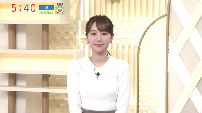 佐々木若葉 アナ　ニットで胸元強調！！