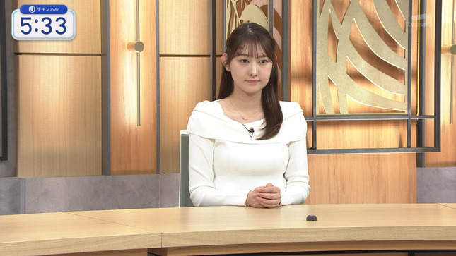 森山みなみアナ　胸元強調衣装！！