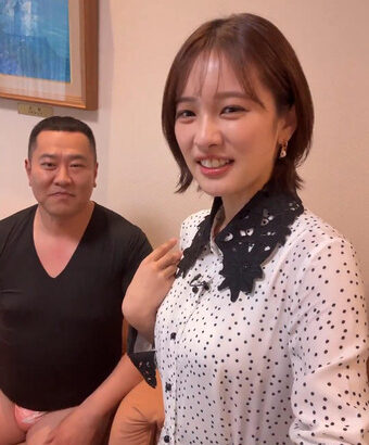 河出奈都美アナ　自撮り巨乳、寄せ乳！！【GIF動画あり】