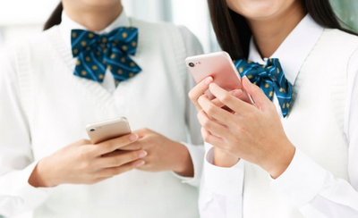 【悲報】メディア「👴 中学生になる孫の入学祝いとして“iPhone”をねだられています。」