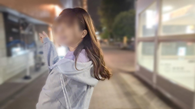 【ノーブラ部屋着姿】下着姿で筋トレする同棲彼女を激写！！