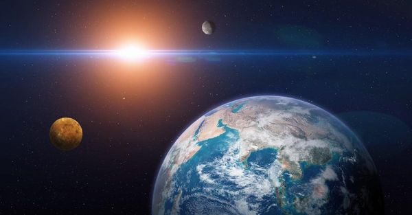 よくよく考えると、一万キロは離れた地球を20度ぐらいまであっためる太陽相当ヤバくないか？