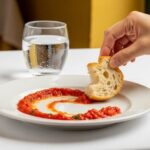 スパゲティに付いてくる、フランスパンって何なんだよ？汁をパンでかき集めて食えばいいのか？