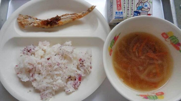 【画像】日本の子供達の給食　贅沢すぎる