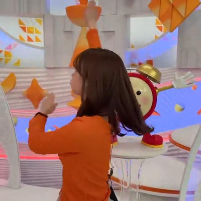 井上清華アナ　ニットのエクササイズ！！【GIF動画あり】