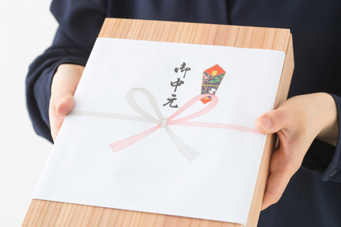 (ヽ´ん`)「菓子折り用のお菓子だから自分用に買うのは恥ずかしいけど気になる」
