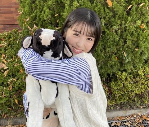 【画像】おもしろ荘の浜辺美波ちゃんを貼り続けるスレ